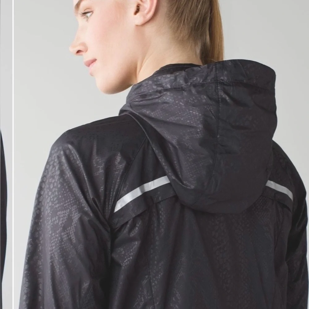 Lululemon Miss Misty women's Desert Snake Embossed Jacket size 4 relaxed fit